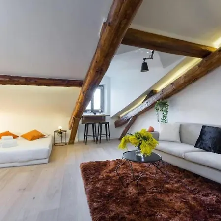 Massena 44 - Stunning On Massena Square Apartment