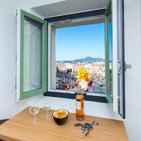 Massena 44 - Stunning On Massena Square Apartment